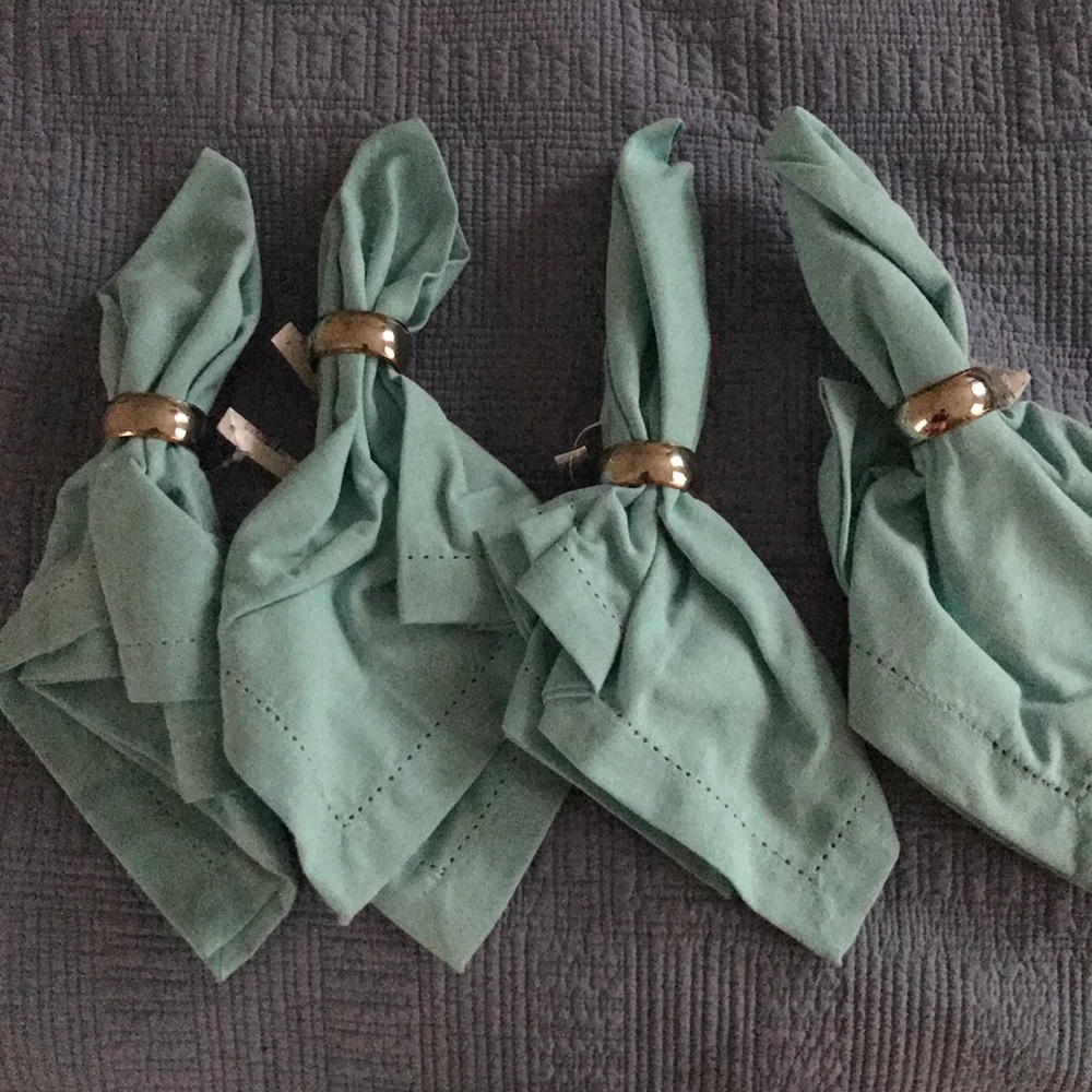Set of 4 cloth napkins and rings